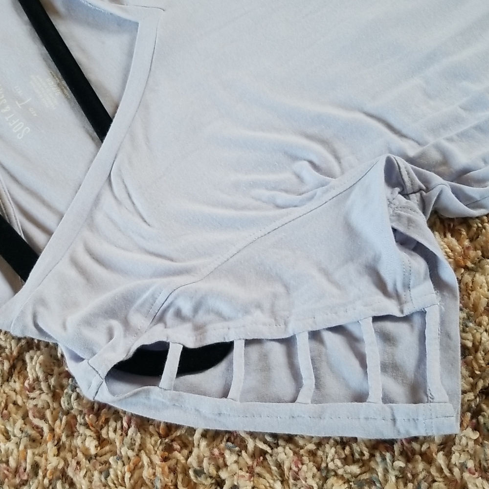 T-Shirt - Picture 4 of 4